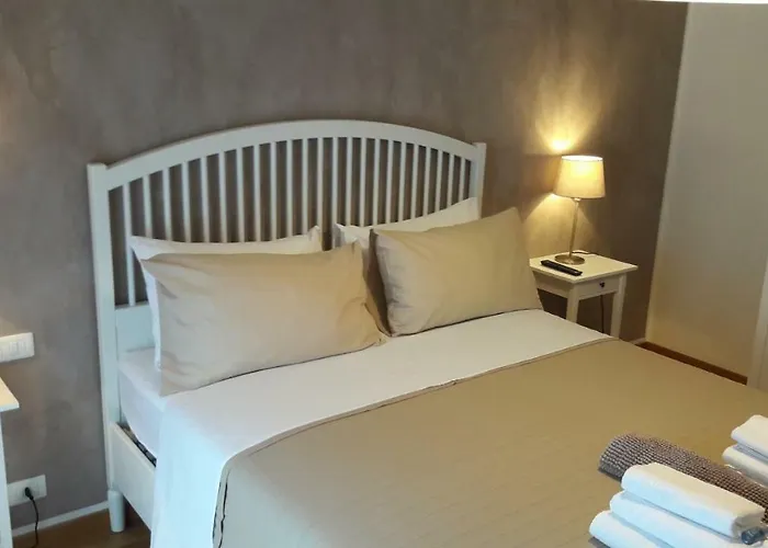 Residenza Leon 4* קסטלנואובו דל גארדה